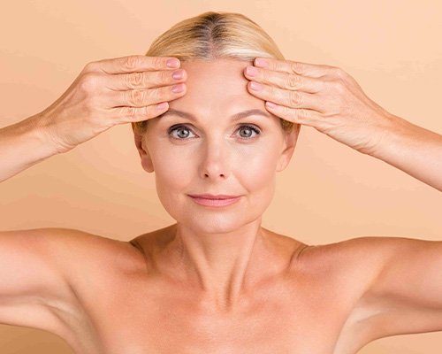 Rimpels op het voorhoofd: tips om ze te verminderen | La Roche-Posay